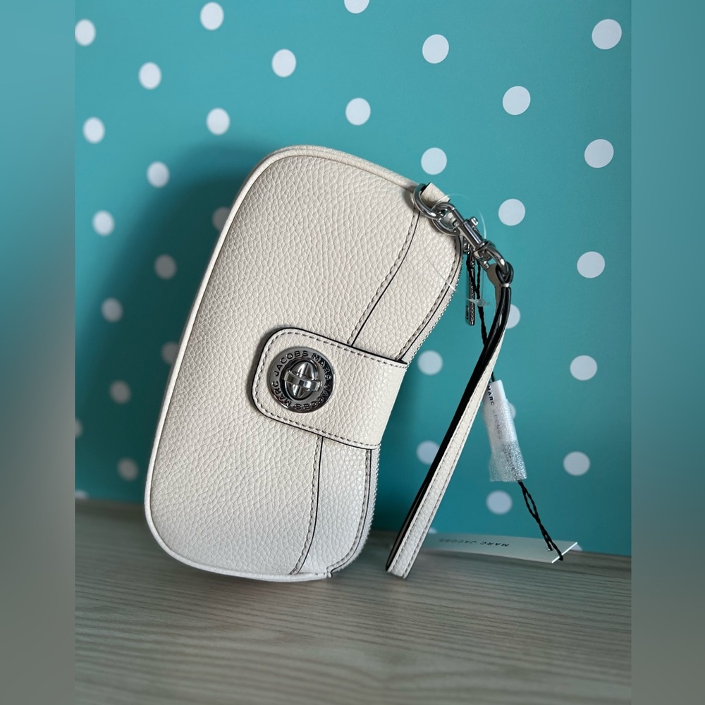 New Marc Jacobs Leather Wristlet In marshmallow